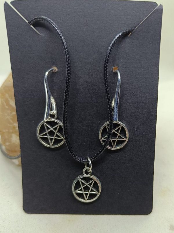 Conjunto pentagrama invertido