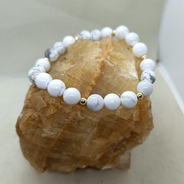 Pulsera Howlita y oro de 14 k