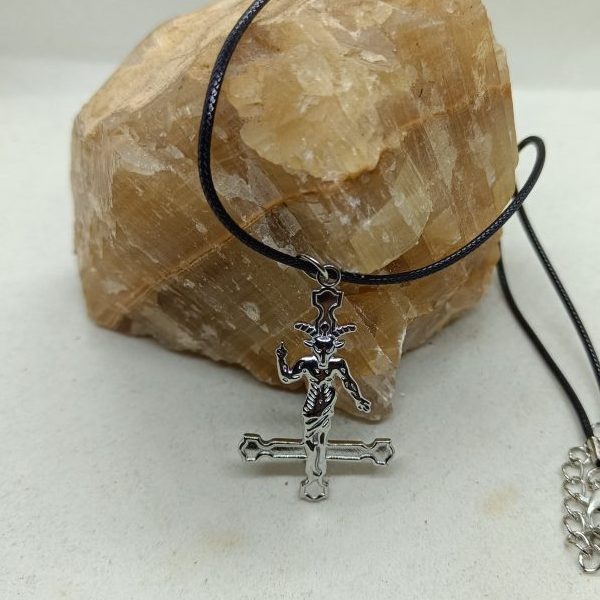 Cruz de Satanás (acero)