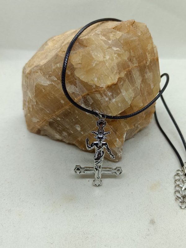 Cruz de Satanás (acero)